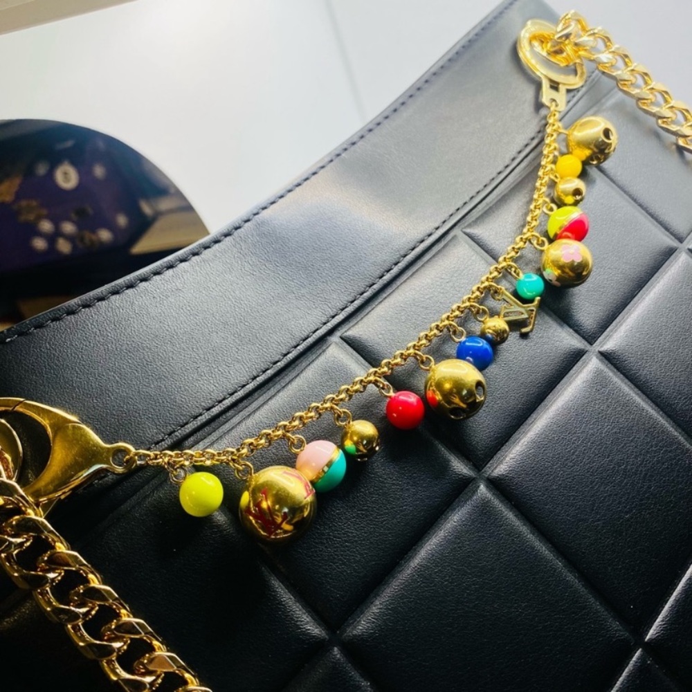 /traded/Louis Vuitton Porte Cles Grelots Looping Bag Tone Charm/ Key Holder - Picture 2 of 13
